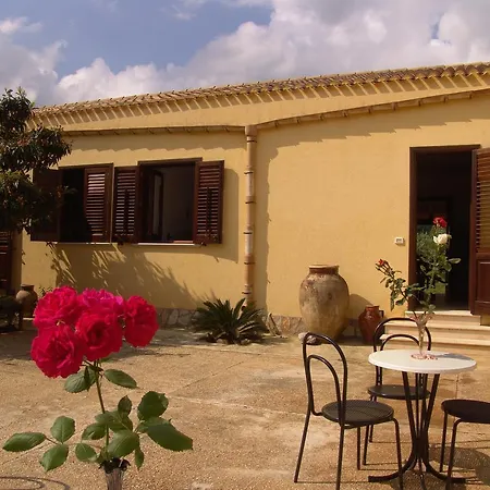 Baglio Montoleone Holiday home Castelluzzo