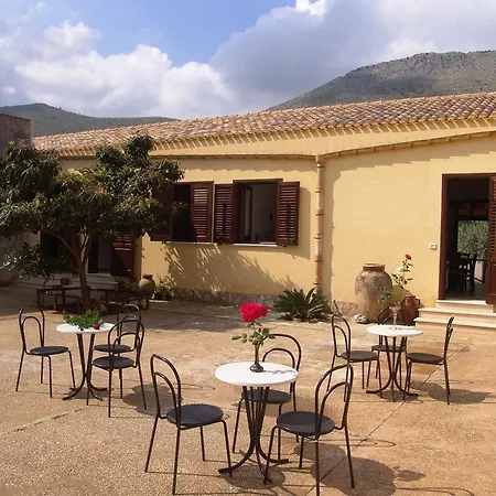 Holiday home Baglio Montoleone Castelluzzo